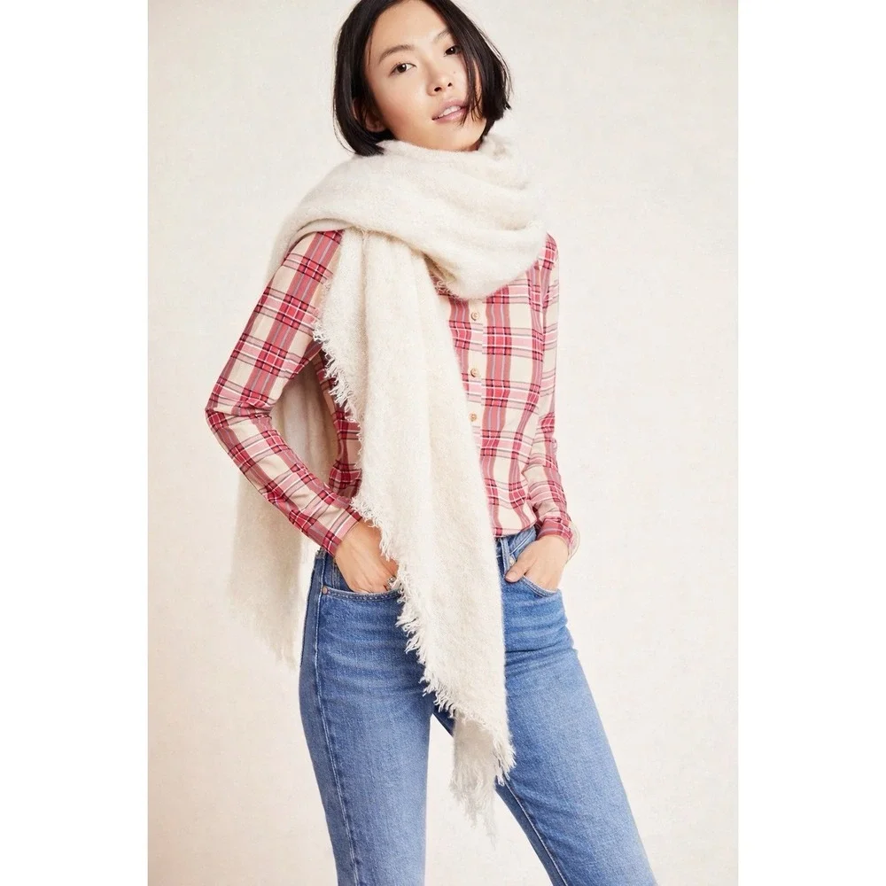 Anthropologie Scarf Bias Cut Boucle WHITE Carraway Fringed Soft‎ Cozy Warm